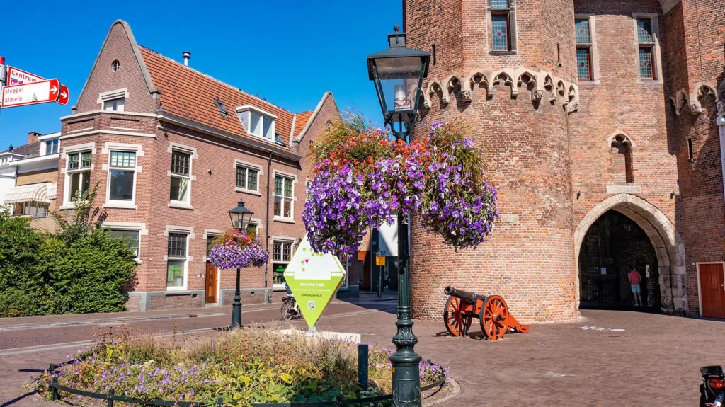 Bloom baskets zijn een bloemrijk eerbetoon aan Hanzestad Zwolle
